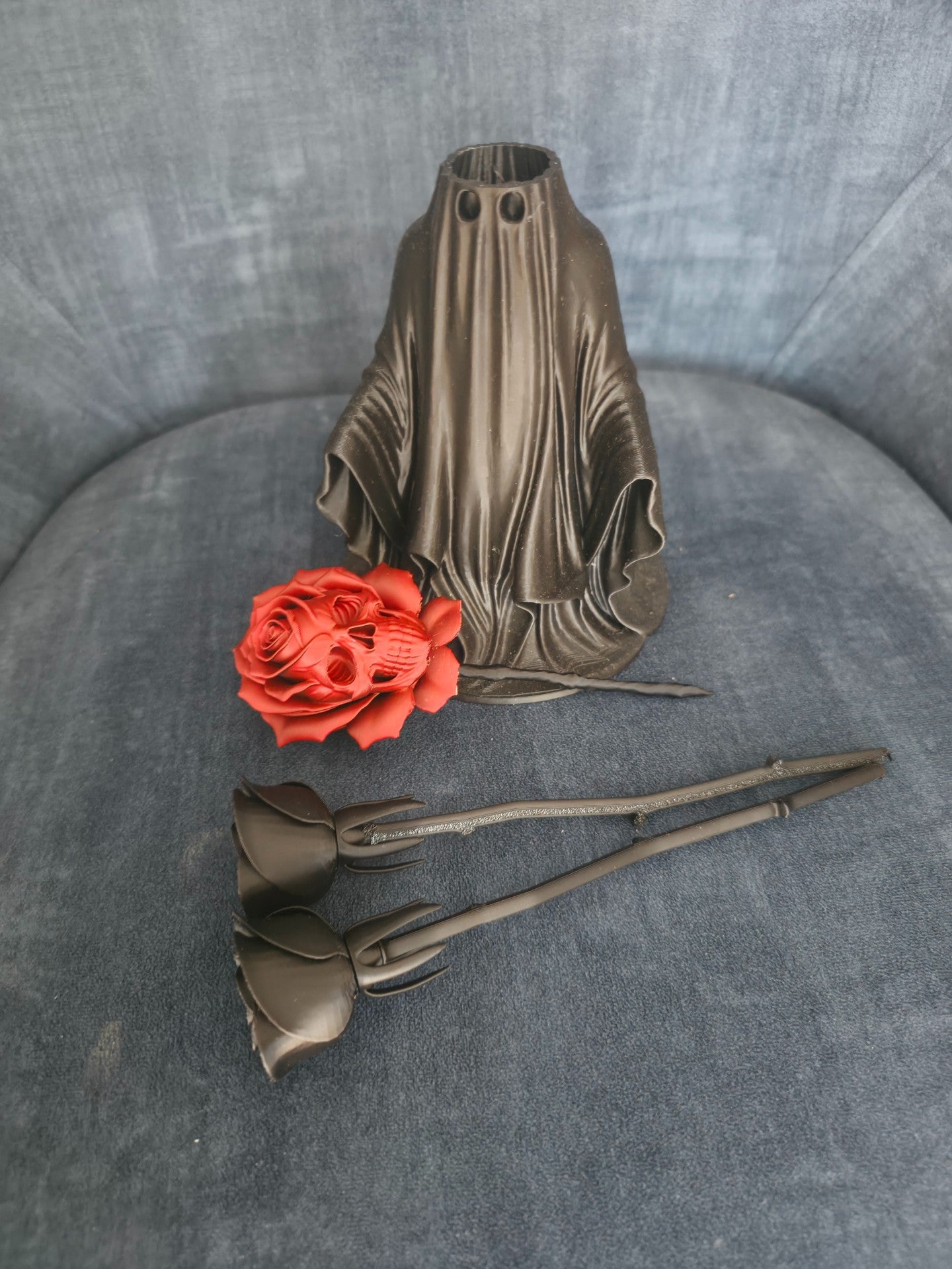Ghost Vase with black roses and black/blood red skull rose!  |  Gothic Vase SPECIAL OFFER